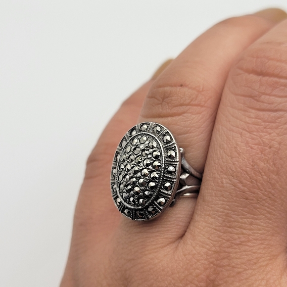 Breathtaking Vintage Sterling Silver Ring with Clustered Marcasites by Theda - Picture 4 of 10